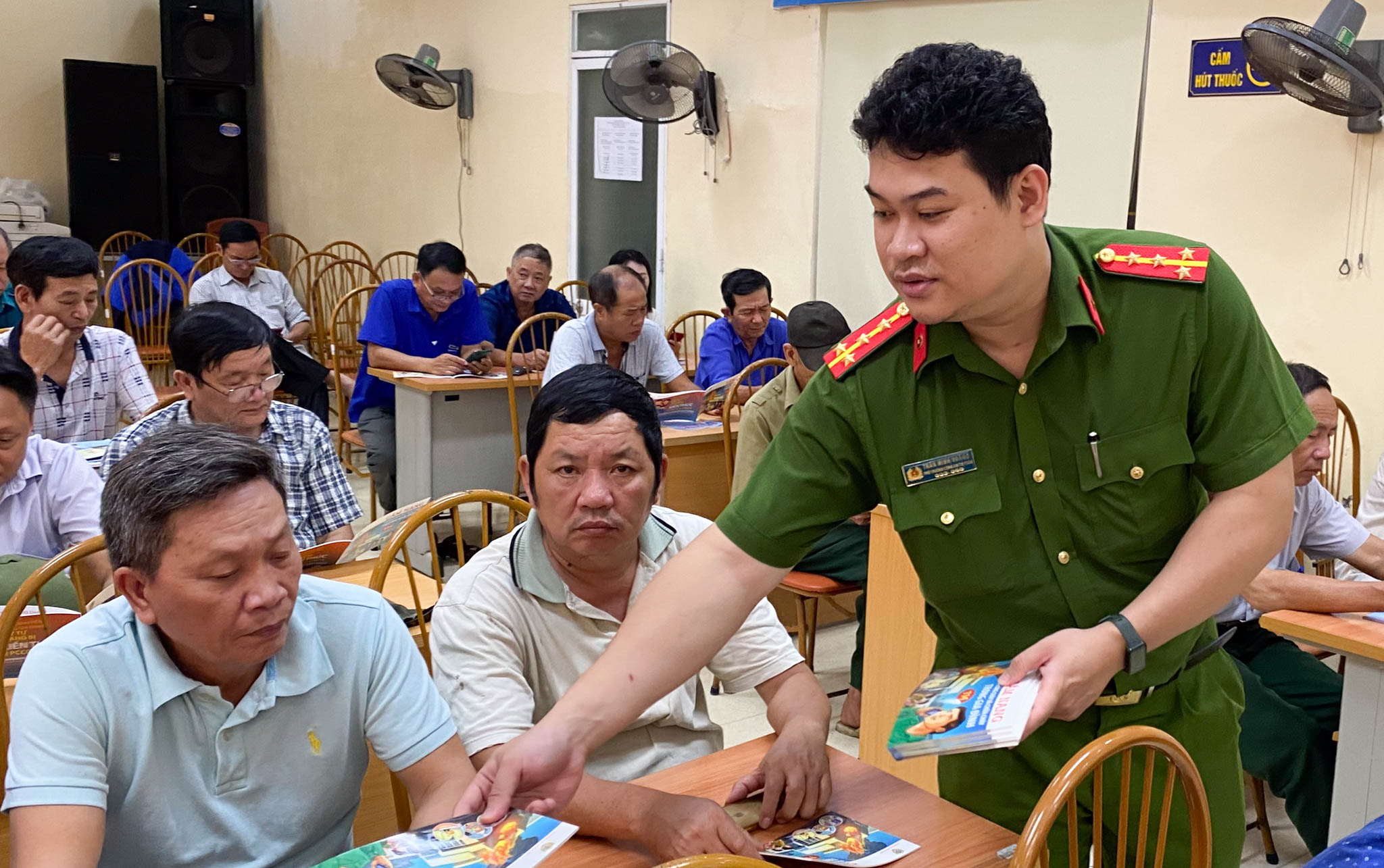 Thị trấn Cát Bà tổ chức tập huấn công tác Phòng cháy chữa cháy và cứu nạn, cứu hộ cho lực lượng dân phòng